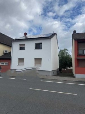 1 Familienhaus ( momentan als Gewerbeeinheit vermietet)