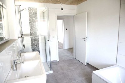 Große Luxus Maisonette-Wohnung mit Top Einbauküche.