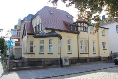 5531 - Sanierte Altbau-Dachgeschoss-Wohnung in fußläufiger Nähe zur Innenstadt!