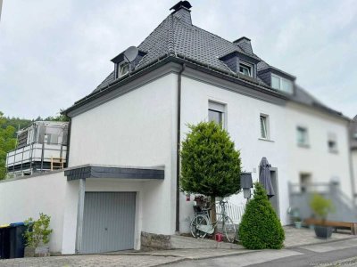 Charmante Doppelhaushälfte mit Einliegerwohnung, Garten, Pool in Meschede-Freienohl – provisionsfrei