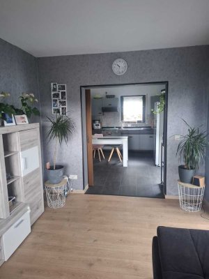 Helle 2-Zimmer-Wohnung mit Balkon und Garage