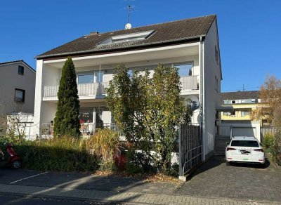 Schöne großzügige drei Zimmer Wohnung