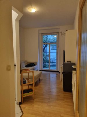 Gemütliches Apartment mit EBK und Terrasse, Jugendstilhaus, ruhig aber zentral