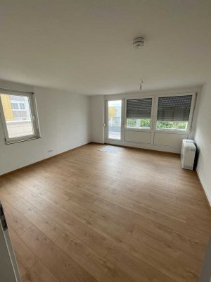 Erstbezug nach Sanierung: ansprechende 2-Zimmer-Wohnung mit Einbauküche und Balkon in Sindelfingen