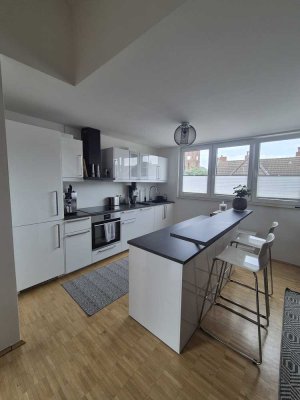 Helle 4-Zimmer-Dachgeschosswohnung mit großzügiger Loggia & Spitzbodenausbau