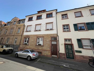 Charmante Altbauwohnung im Herzen von Neustadt