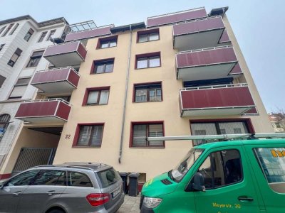 Citynahe 3-Zimmer-Wohnung mit 2 Balkonen, eigener Garage, Aufzug und Fußbodenheizung