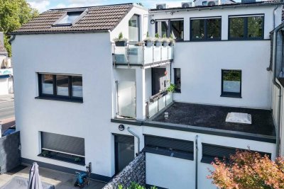 Hochwertige 3-Zimmer-Wohnung mit Balkon und Garage in kernsaniertem 3-Parteienhaus