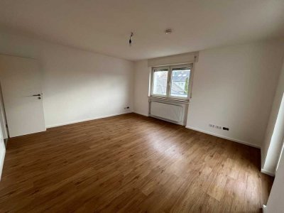 Lichtdurchflutete, renovierte 2-Zimmer Wohnung mit Balkon in Arheilgen