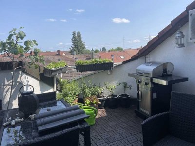 Sonnige Maisonette-Wohnung mit Kamin, Dachterrasse und Klimaanlage