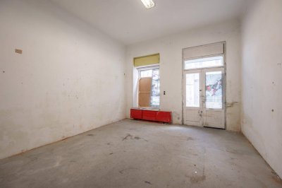 ++NEU++ Umbaupotenzial: sanierungsbedürftige 3-Zimmer Altbauwohnung im Erdgeschoss!