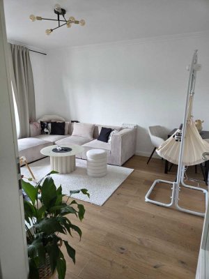 tolle 3-Zimmer Wohnung, kernsaniert, Balkon, Echtholzboden, modernes Fensterbad