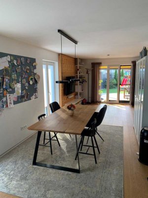 Exclusive und neuwertige DHH in familienfreundlicher Lage zu verkaufen