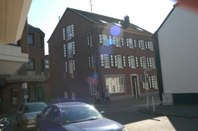 Charmante Dachgeschosswohnung mit Kaminofen im Herzen von MG-Rheindahlen