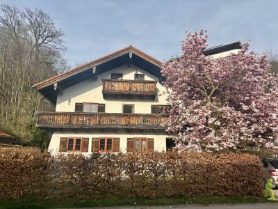 Schöne Wohnung mit gehobenem Standard in ruhiger und zentraler Lage mit Bergblick