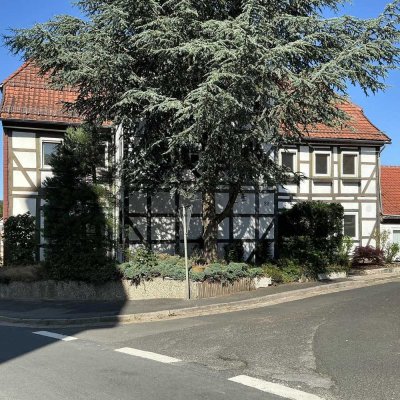 Großzügiges Zweifamilienhaus, auch gewerblich nutzbar, frei in Jühnde
