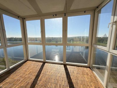 Platz zum wohlfühlen und ein Balkon mit Ausblick