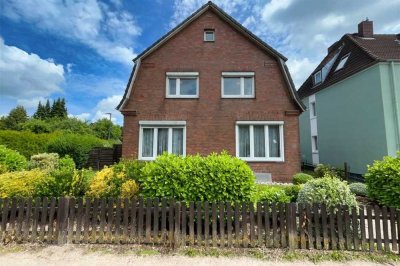 Viel Platz bietet dieses Wohnhaus mit Vollkeller in Kiel-Elmschenhagen