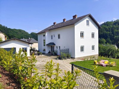Großes Wohnhaus mit Innenhof schöner Gartenanlage und Ausblick – ideal für Familie sowie WG oder Business