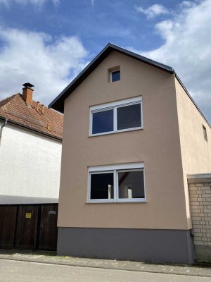 Geräumiges Einfamilienhaus mit 3 Zimmern auf 100 m² und Scheune