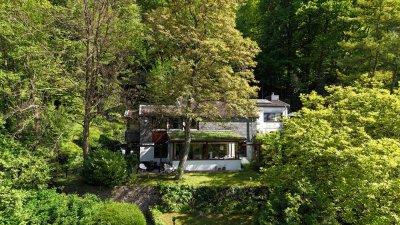 Idyllisches Wohnen am Sonnenhang: Zweifamilienhaus in Bestlage von Bad Honnef-Rhöndorf