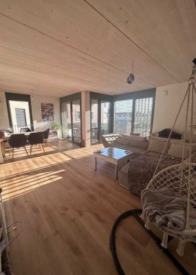 Neuwertige Wohnung in unserem HOLZ-HAUS! Lichtdurchflutete 4-Zimmer-Wohnung mit sonniger Loggia