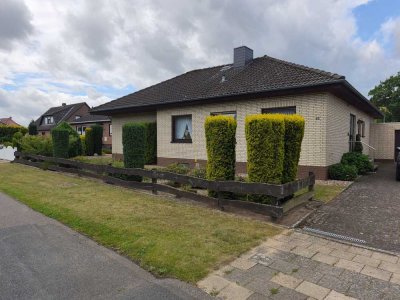 Bungalow mit überdachter Terrasse und traumhaftem Garten
