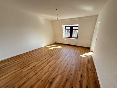 Lichtdurchflutete 3-Zimmer-Mansardwohnung im denkmalgeschützten Altbau - frisch saniert mit 69 m²