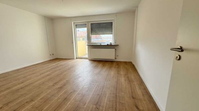 N-Südstadt ! Renovierte, sonnige 3-ZW., 73 m², neue Einbauküche, Balkon, Laminat, 4. OG ohne Aufzug