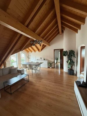 Attraktive und neuwertige 3-Zimmer-Dachgeschosswohnung mit gehobener Innenausstattung in Eschenbach