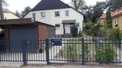 6-Zimmer-Doppelhaushälfte mit kleinem Garten in Berlin-Frohnau