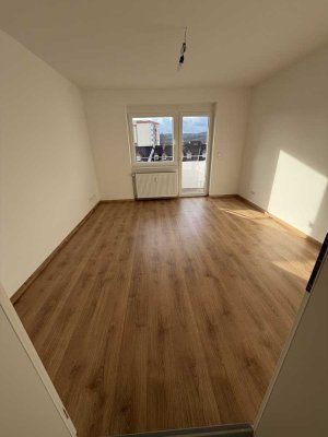 Helle 2-Zimmer Dachgeschosswohnung mit Balkon