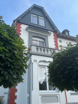 hochwertig sanierte 2-Zimmer-Altbau-Wohnung mit traumhaften Bad und Balkon