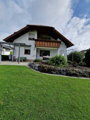 Schöne und gepflegte 3-Zimmer-Dachgeschosswohnung mit EBK in Schömberg