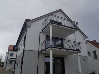 Neubau mit Balkon: moderne 3-Zimmer Wohnung in ruhiger, zentraler Lage zu vermieten (89m²/ 1.OG)