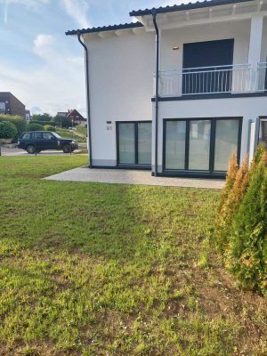 Helle, geräumige Doppelhaushälfte mit Einbauküche im Grünen, trotzdem zentral (Nähe Bahnhof und B29)