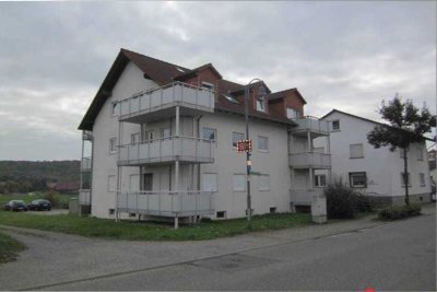 4-Zimmer-DG-Wohnung mit 2 Balkonen, 2 Stellplätzen und Einbauküche