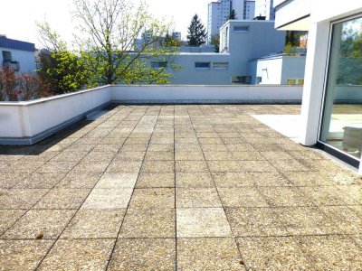 Lichtdurchflutetes 4 Zimmer Penthouse mit riesiger Dachterrasse und atemberaubendem Blick -top Lage