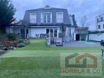 Exklusives Zweifamilienhaus in Frankfurt-Enkheim: Villenlage nahe Main – unschlagbares Angebot