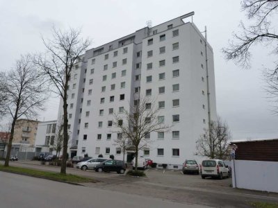 2 Zi., Küche,  Balkon. Ab Sofort. Frisch renoviert mit Blick über das Lechtal. Unikliniknähe.