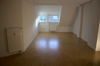 **Industriecharme im Zentrum - Hochwertig sanierte 3-R-Wohnung, offene Küche** WE 13**