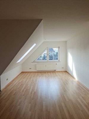 Wohnen im Grünen - Neuwertige 2-Raum-DG-Wohnung in Dresden