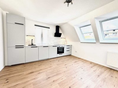 Lichtdurchflutete 2,5-Zimmer-Whg mit EBK und Gartenmitbenutzung in energetisch saniertem EFH