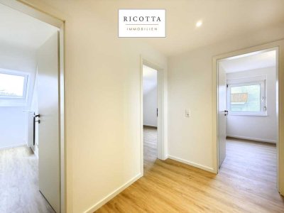 Frisch saniert & bezugsfertig - Charmante 2,5 Zimmer Wohnung im Dachgeschoss