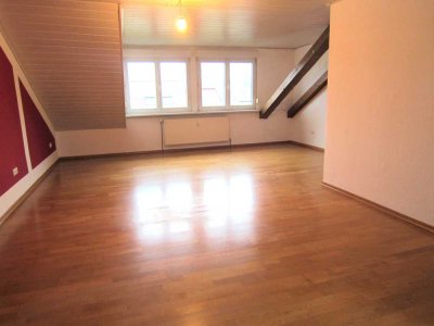 Gepflegte und sehr geräumige 3-Zimmer-Wohnung mit Balkon und Stellplatz in Forchheim!