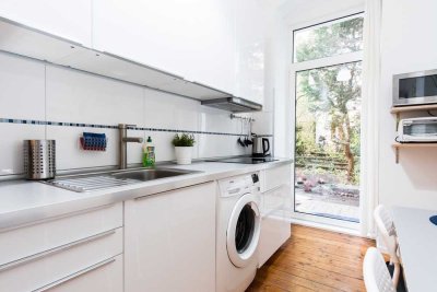 Bezugsfreie, renovierte Altbauwohnung mit privatem GARTEN, Weserkiez.