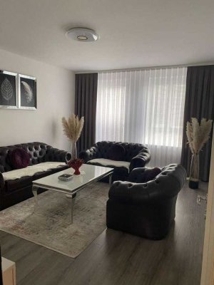 Freundliche und neuwertige 3-Zimmer-Wohnung mit geh. Innenausstattung mit Balkon und EBK