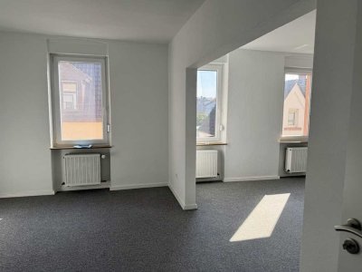 WG oder Familie - Großzügige 6-Zimmer-Altbauwohnung in LU-Friesenheim!