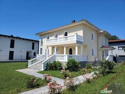 Villa in mediterranem Stil bietet viel Platz und ruhige Umgebung – nur ca. 25 min zur Stadtgrenze Wien!