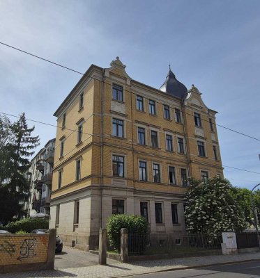 MODERNISIERTE 3 RAUM-WOHNUNG MIT EIGENEN GARTENANTEIL!